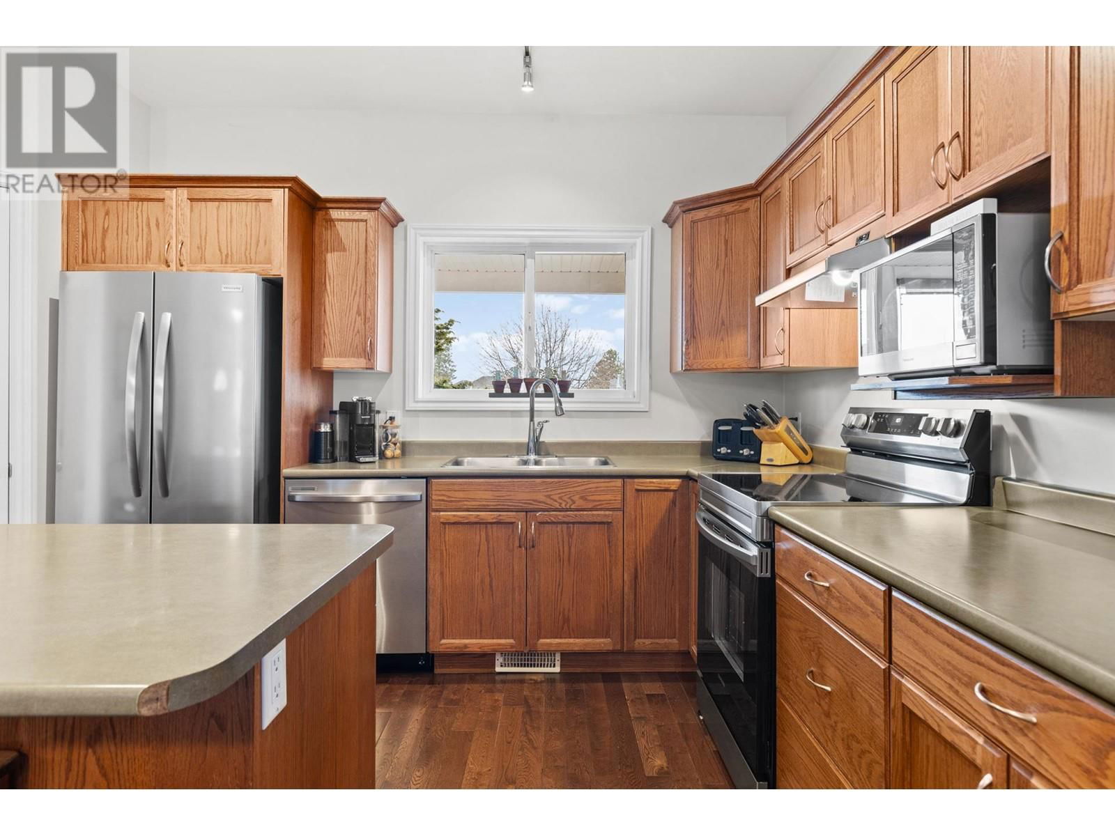 396 MCCARREN AVENUE Image 8