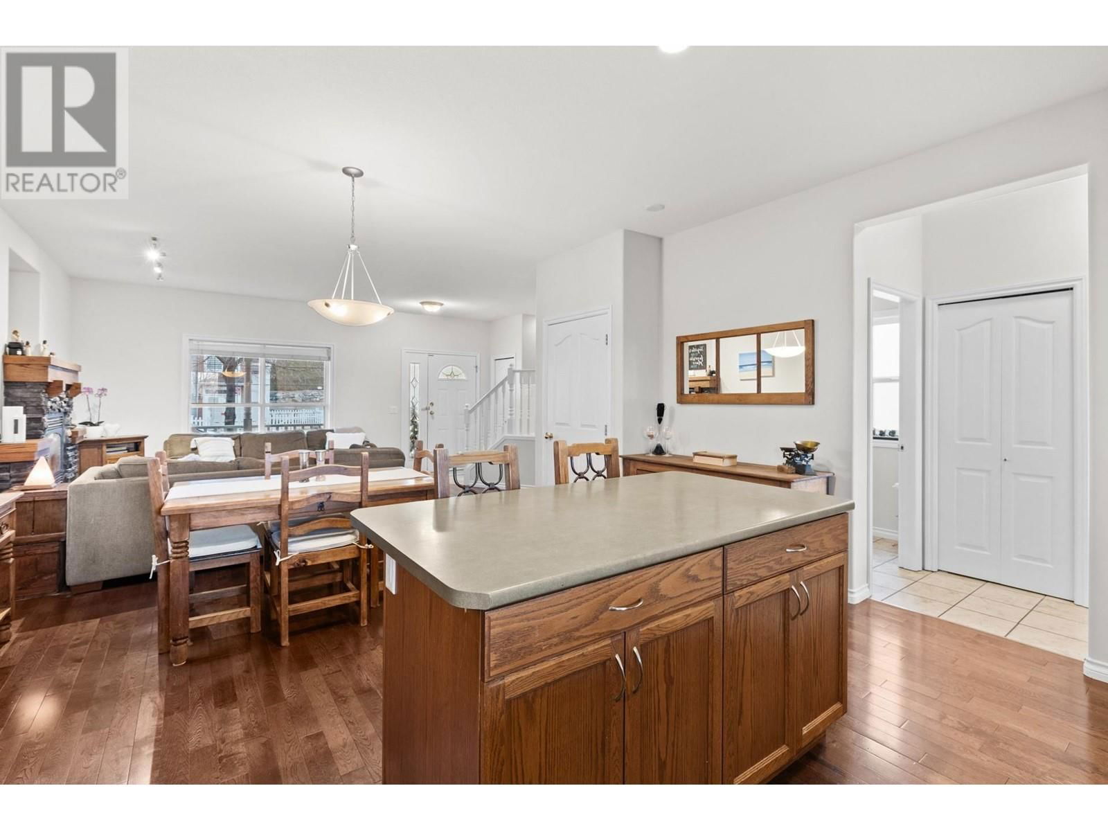 396 MCCARREN AVENUE Image 9
