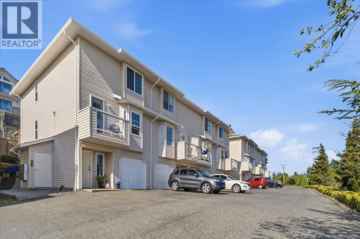 1 1659 Dufferin Crescent property photo