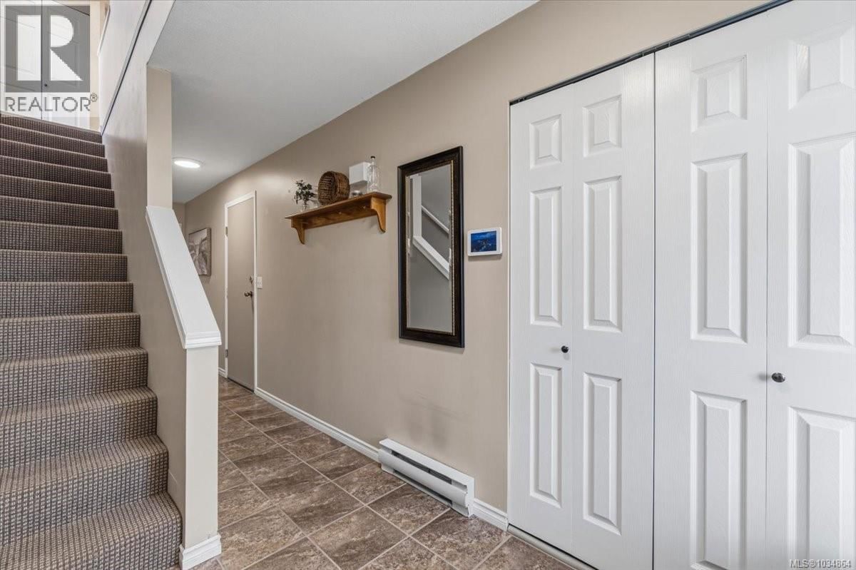 1 1659 Dufferin Crescent property photo