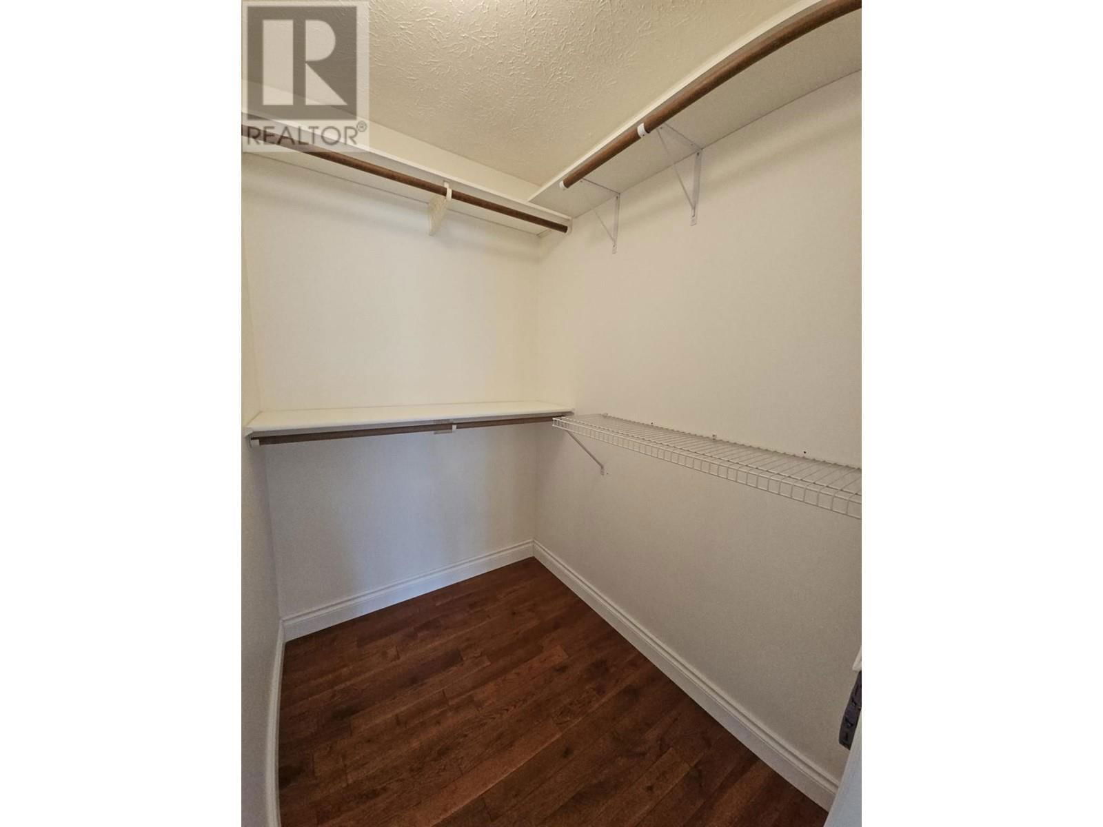 128 CHAMBERLAIN CRESCENT Image 30