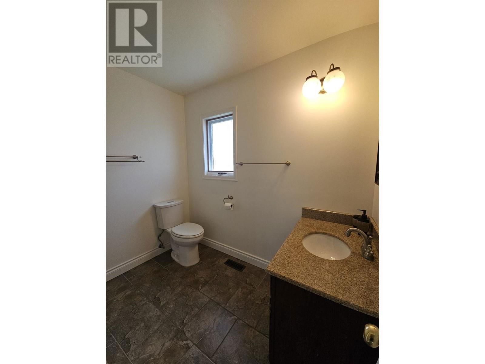 128 CHAMBERLAIN CRESCENT Image 31