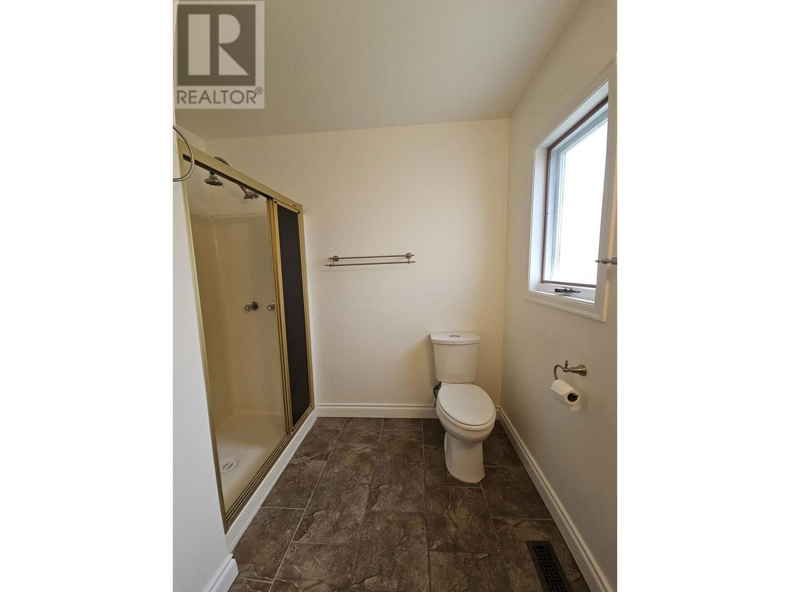 128 CHAMBERLAIN CRESCENT Image 32