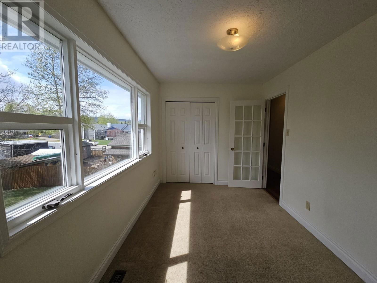128 CHAMBERLAIN CRESCENT Image 37