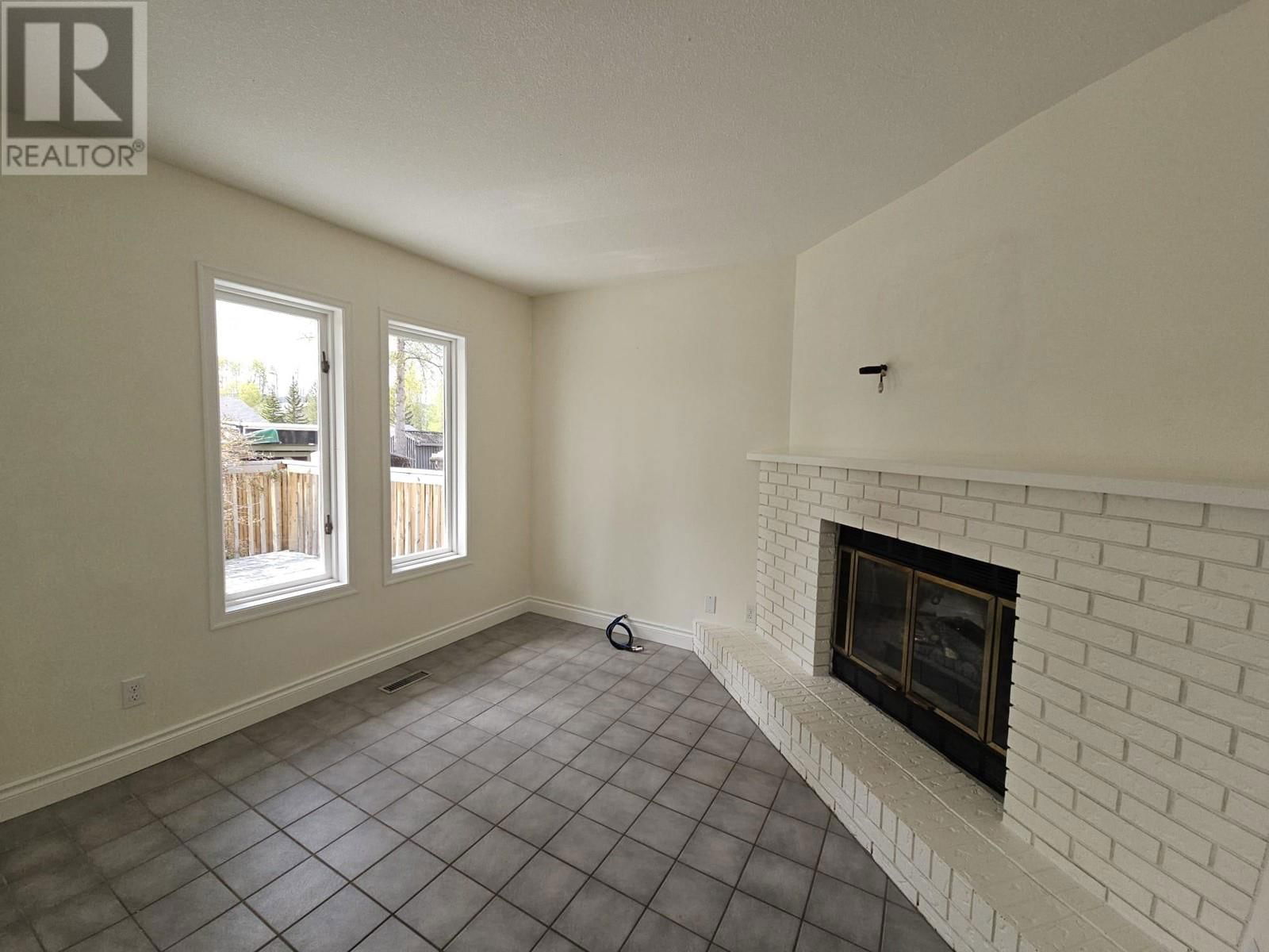 128 CHAMBERLAIN CRESCENT Image 4