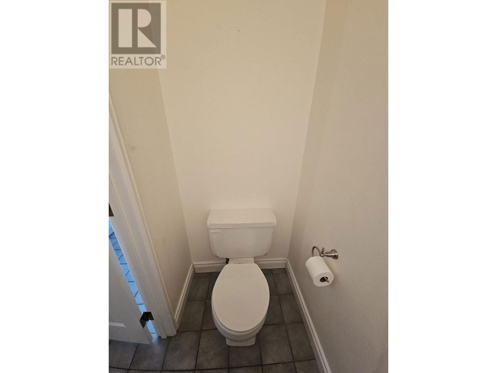 128 CHAMBERLAIN CRESCENT Image 62