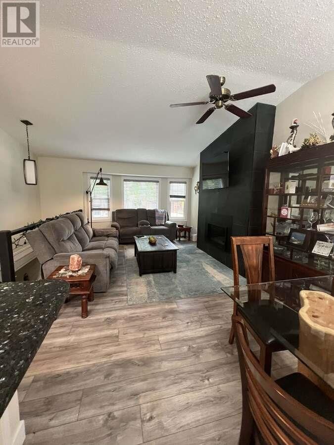 1742 DUNCAN AVENUE EAST Image 7