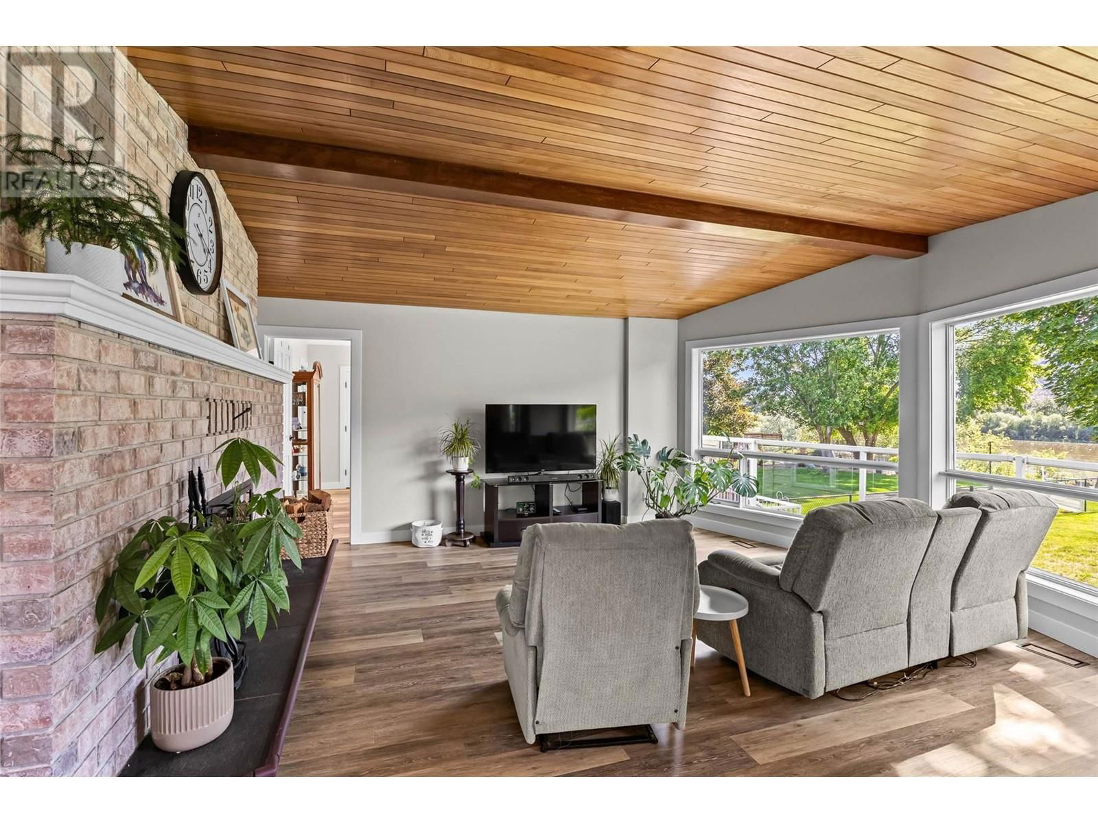 4061 DAVIE ROAD Image 3