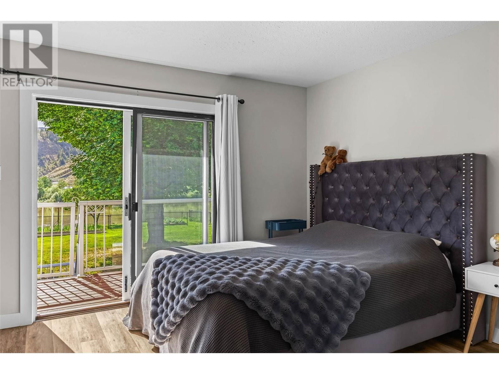 4061 DAVIE ROAD Image 40