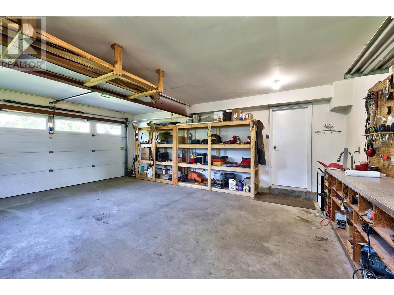 4061 DAVIE ROAD Image 45