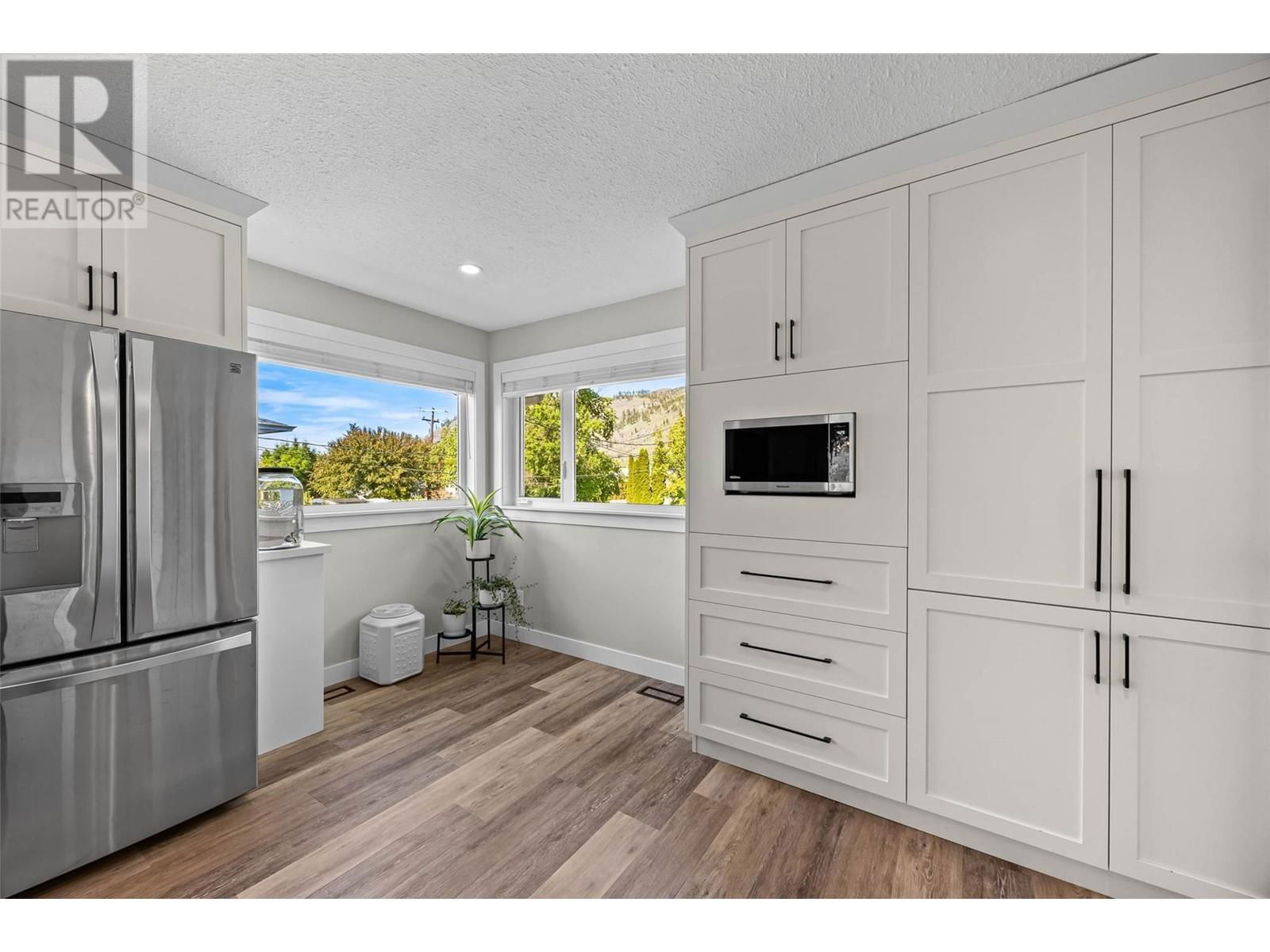 4061 DAVIE ROAD Image 9