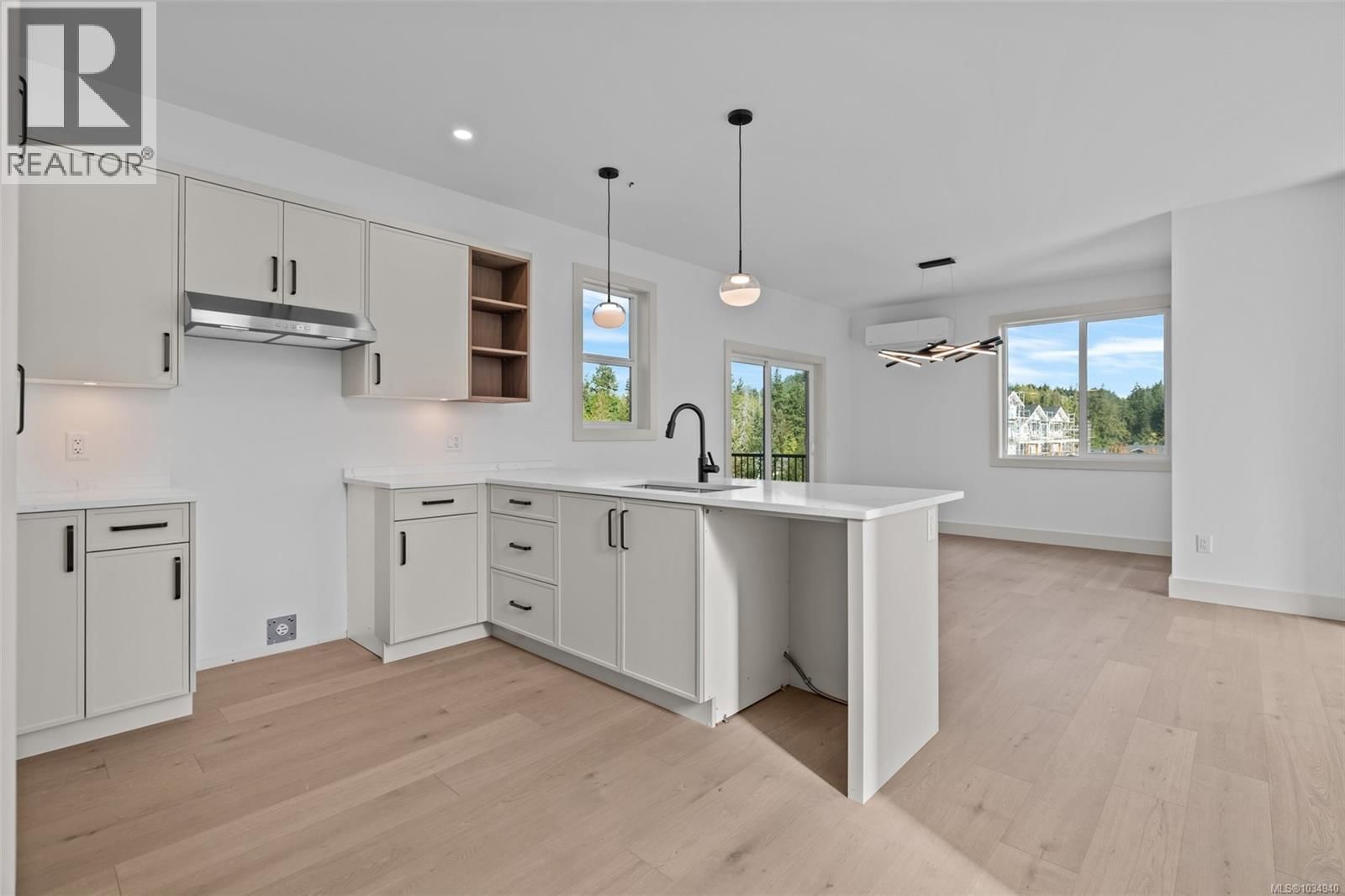 1 571 Bezanton Way property photo