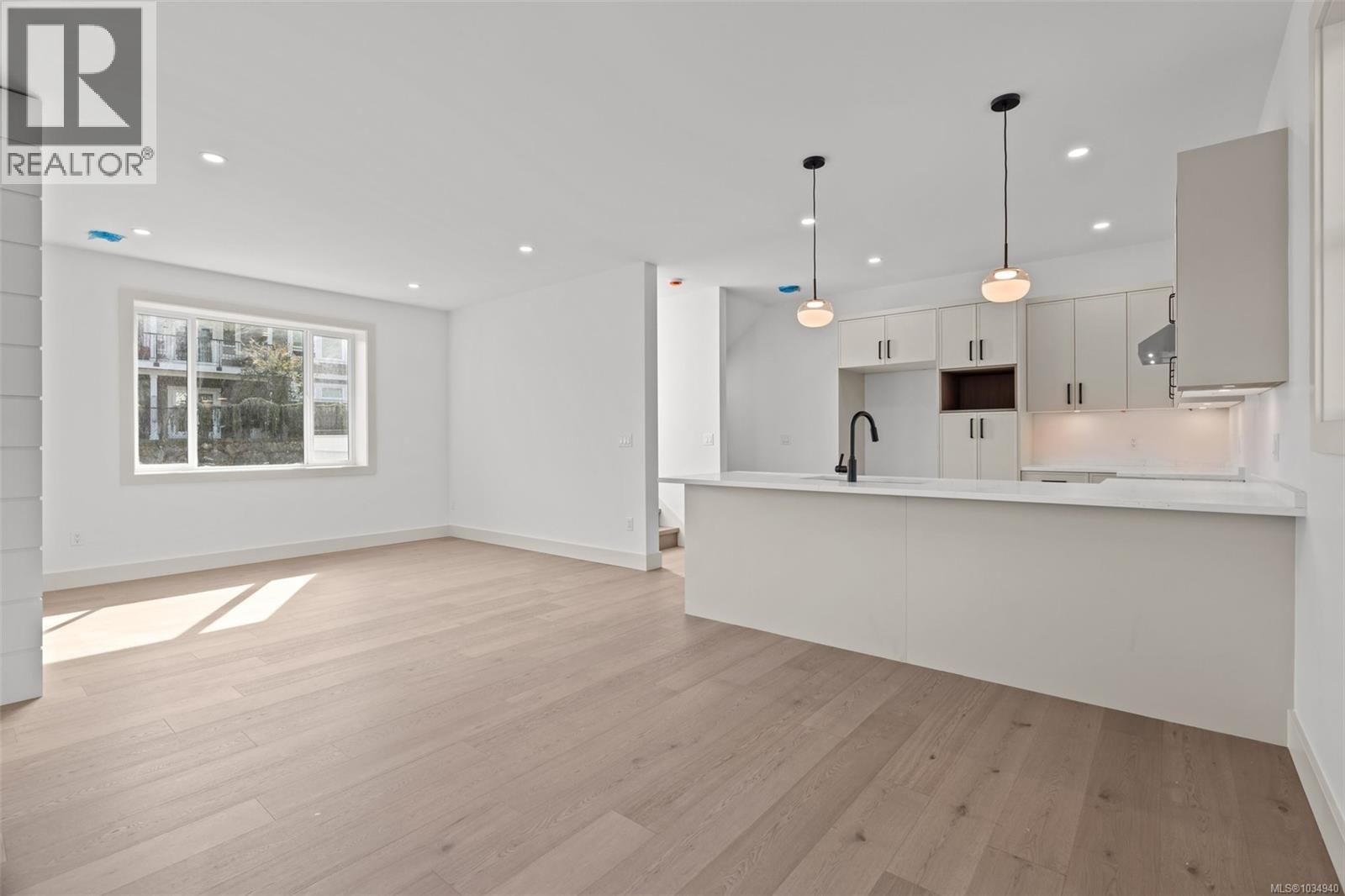 1 571 Bezanton Way property photo