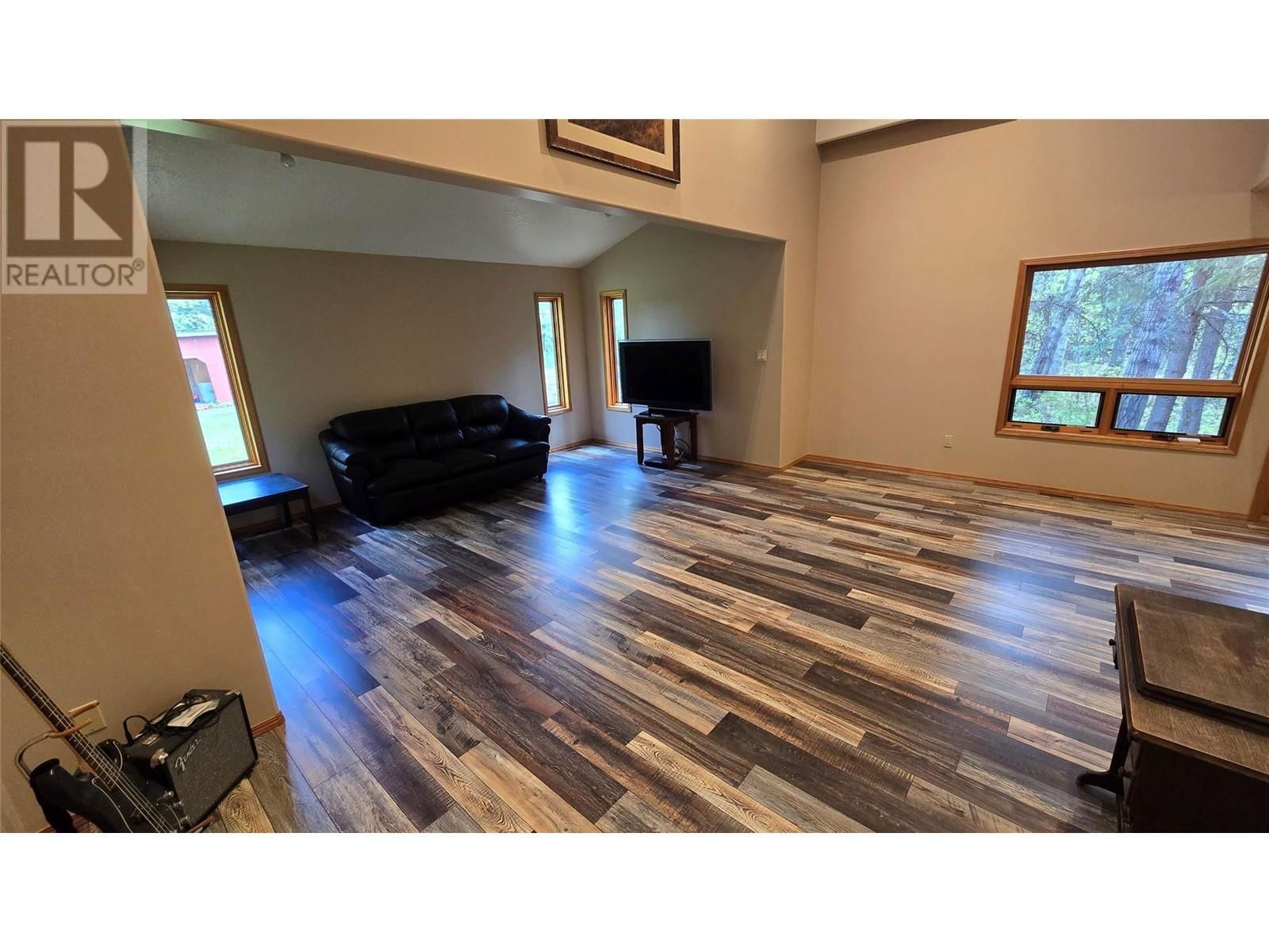 10833 MERRICK ROAD Image 23