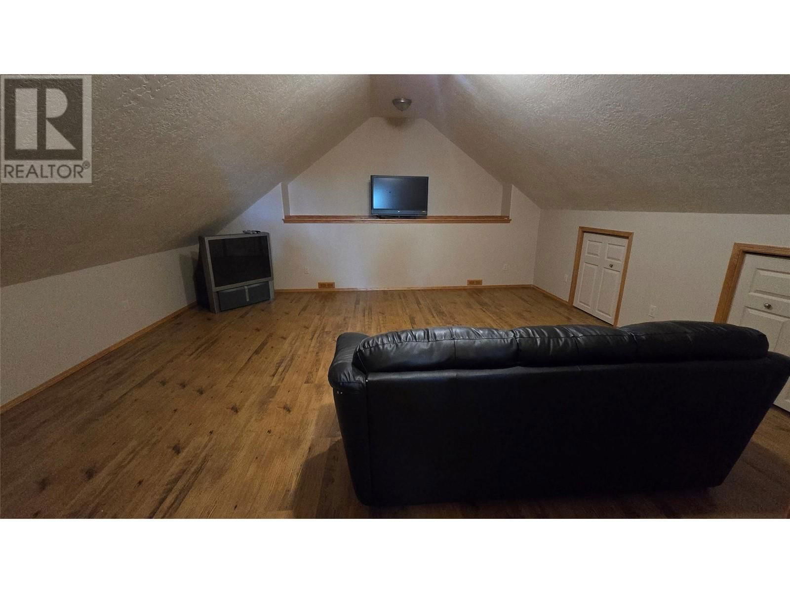 10833 MERRICK ROAD Image 29