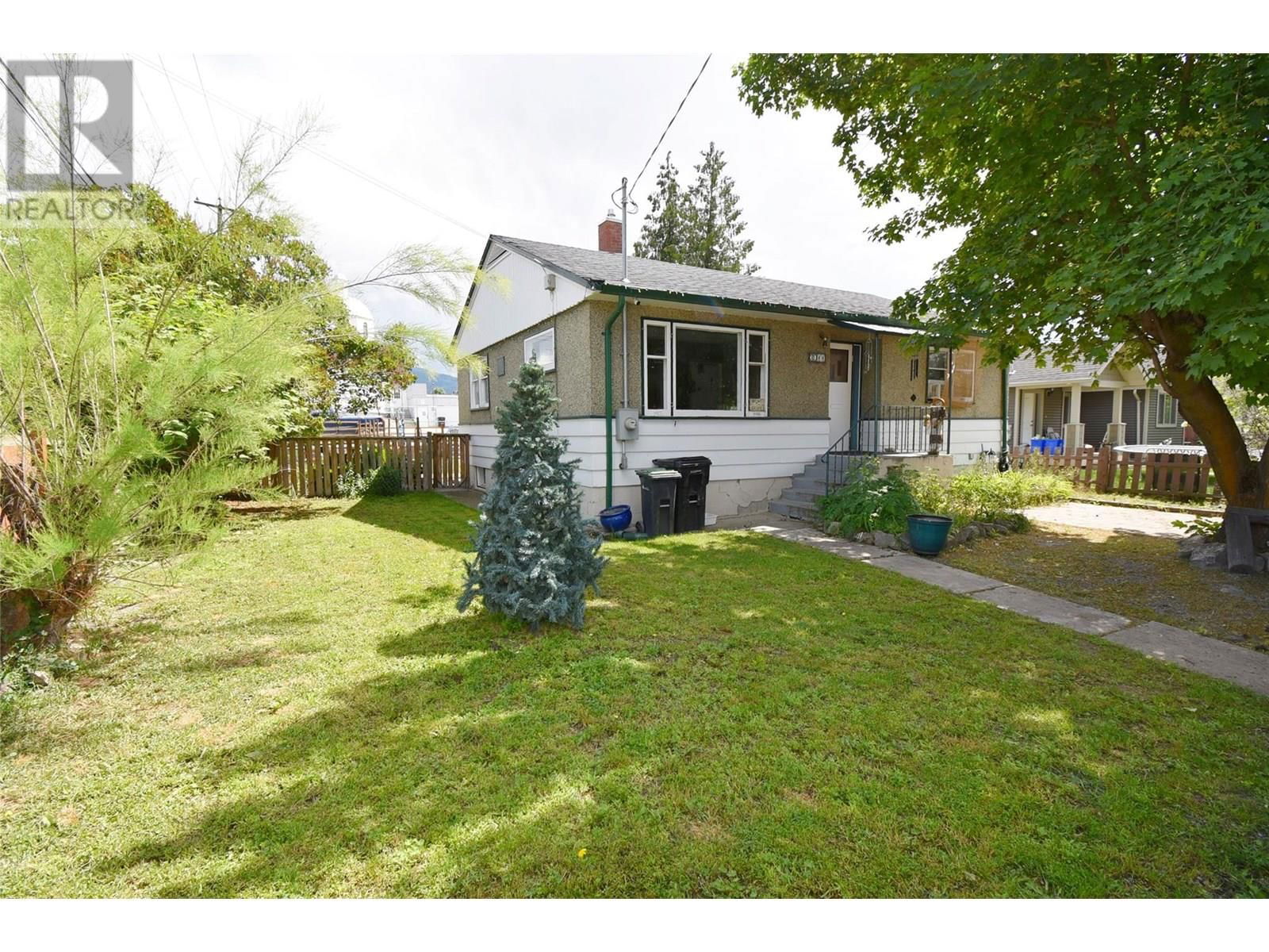 3011 38 STREET Image 1