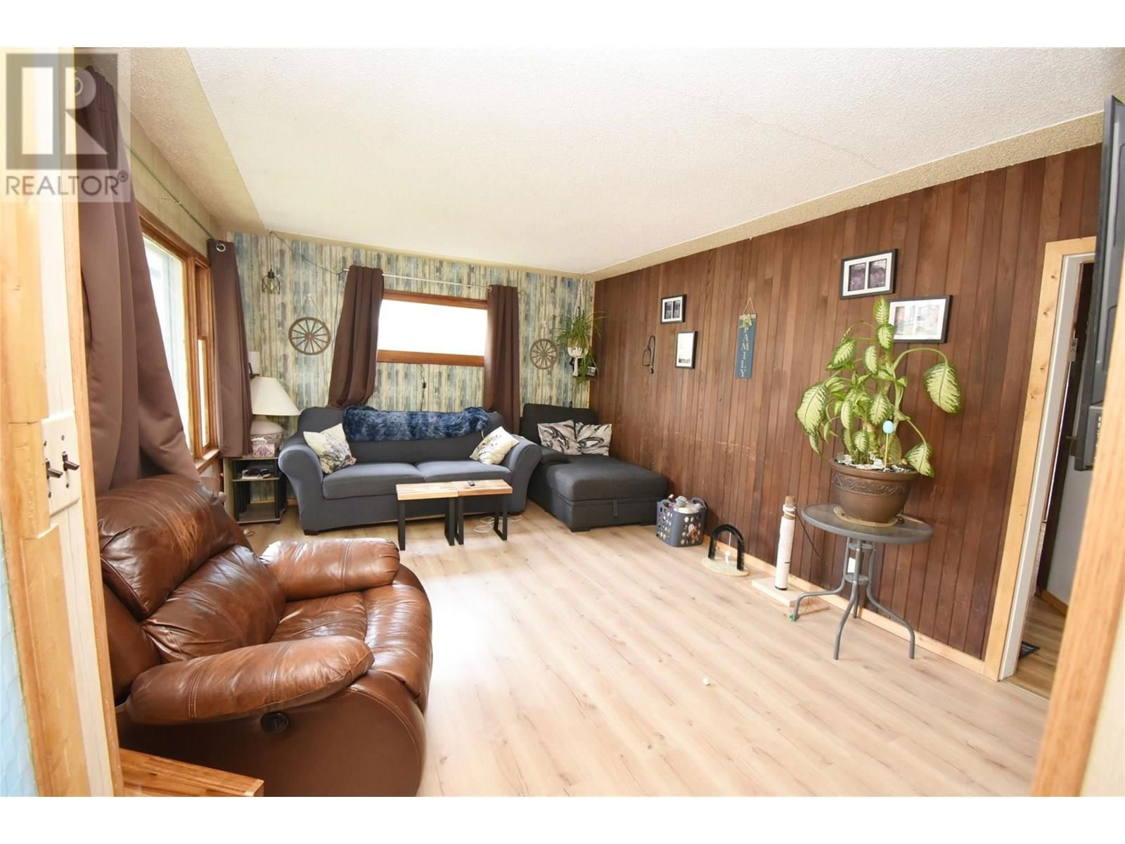 3011 38 STREET Image 10