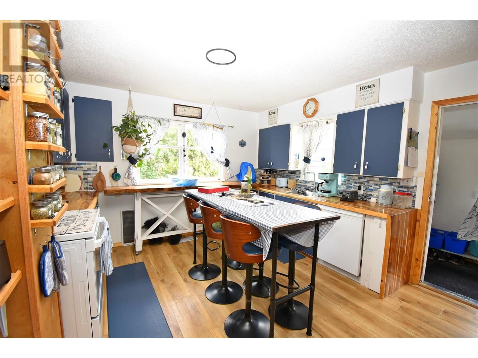 3011 38 STREET Image 16