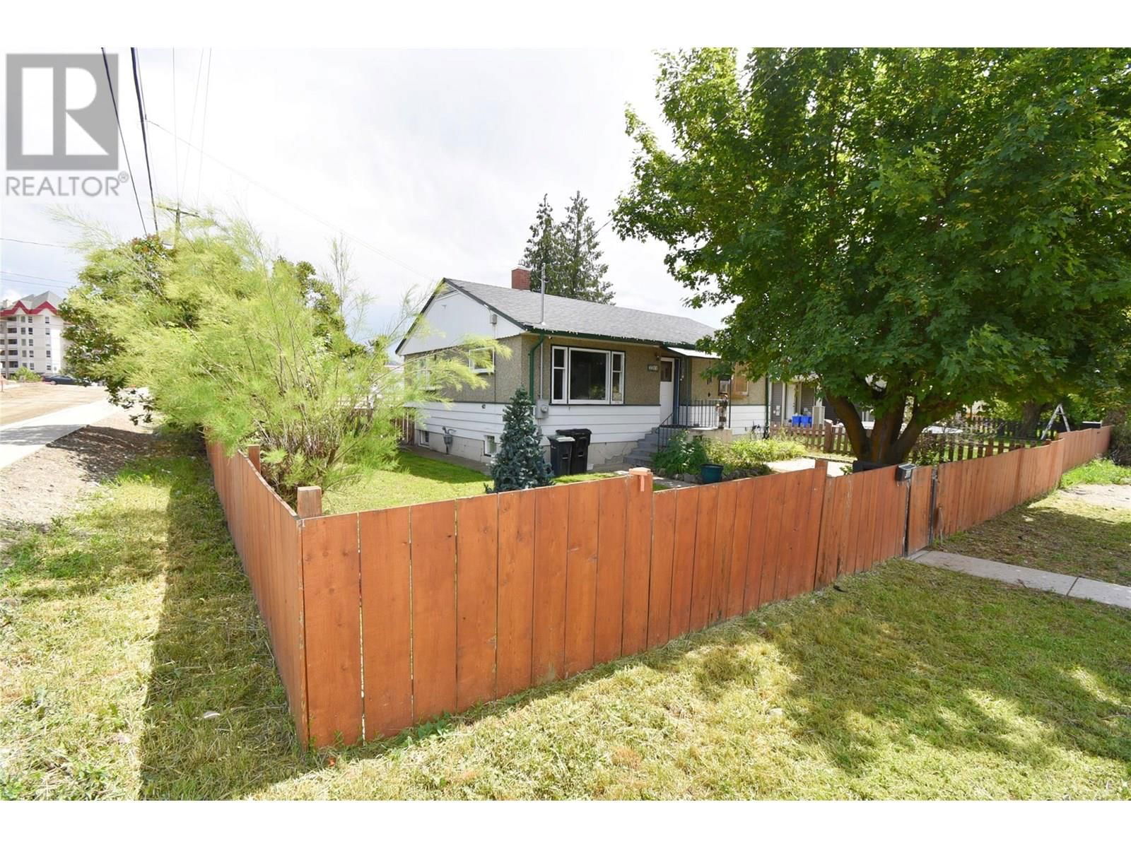3011 38 STREET Image 2