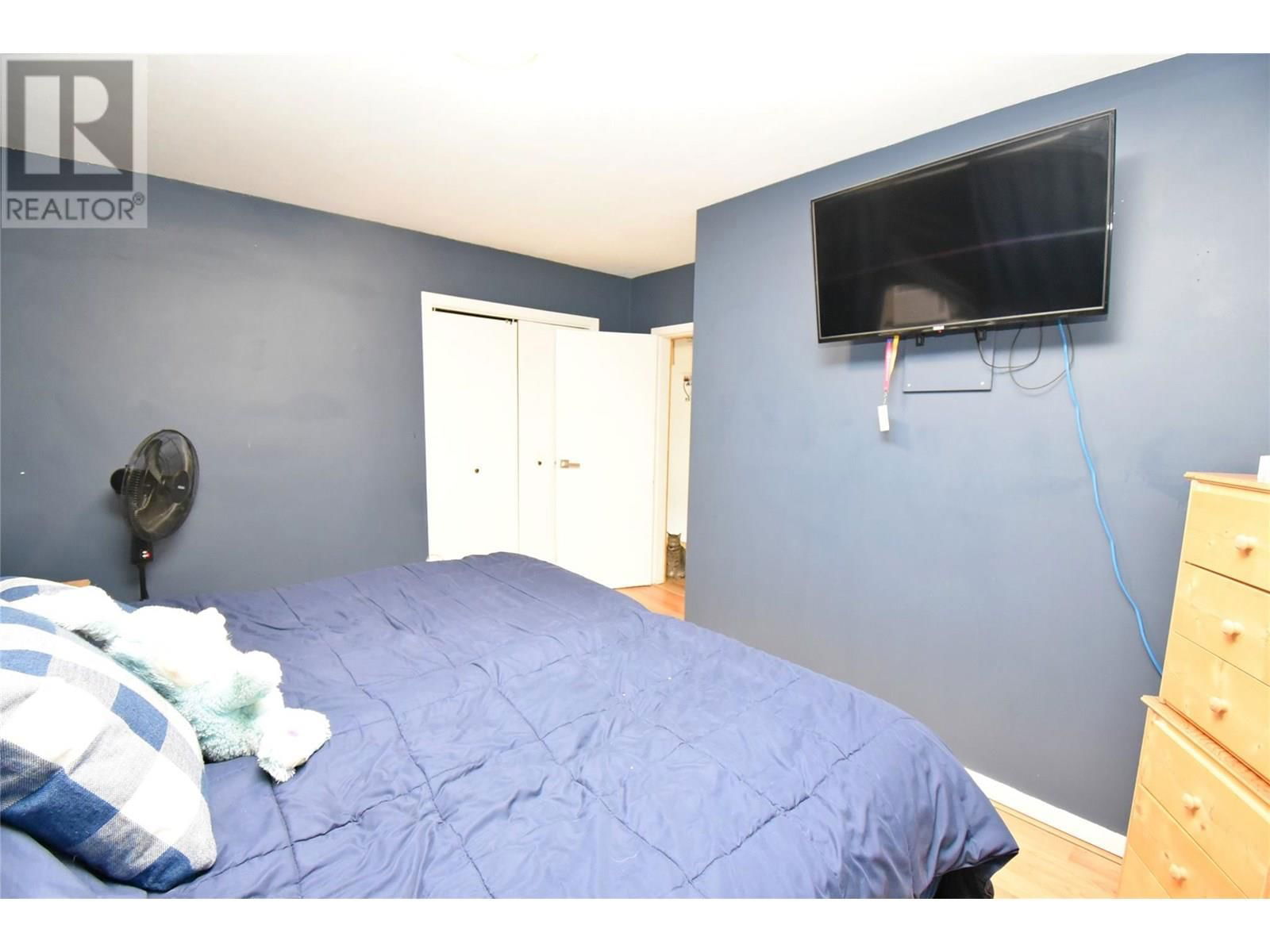 3011 38 STREET Image 22