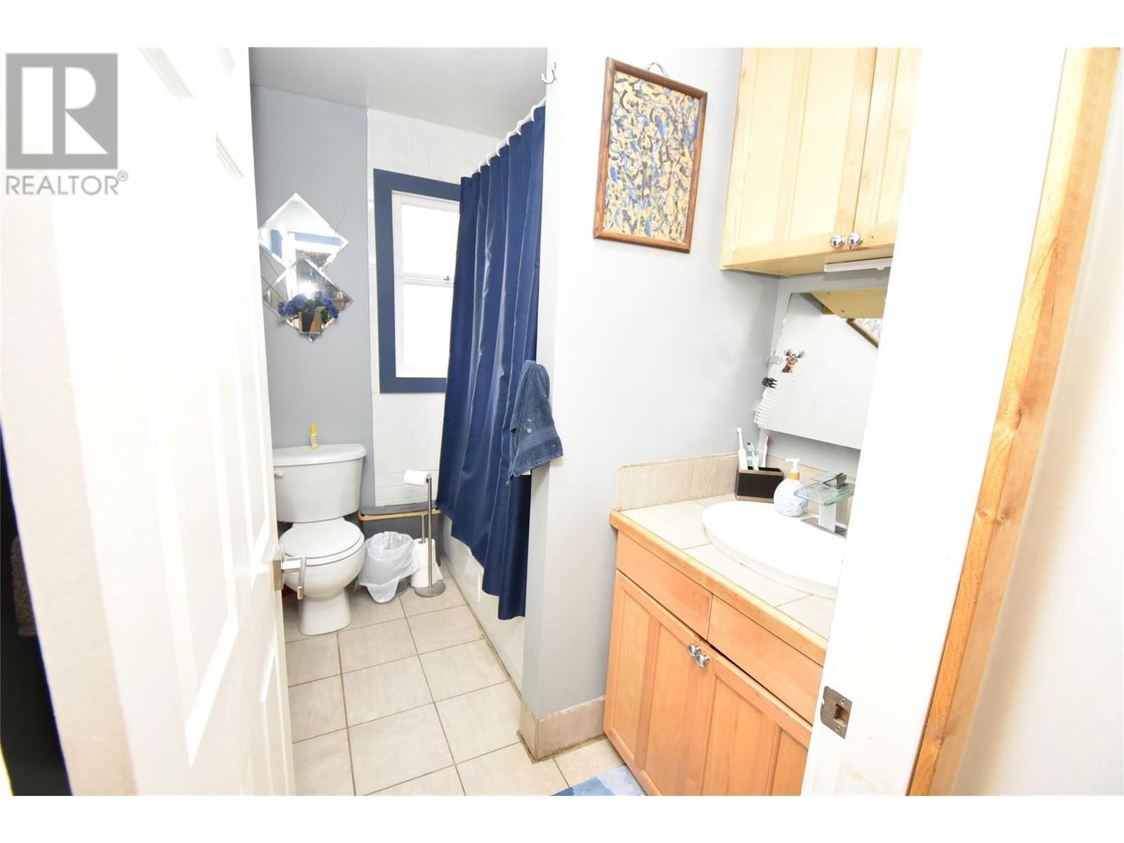 3011 38 STREET Image 24