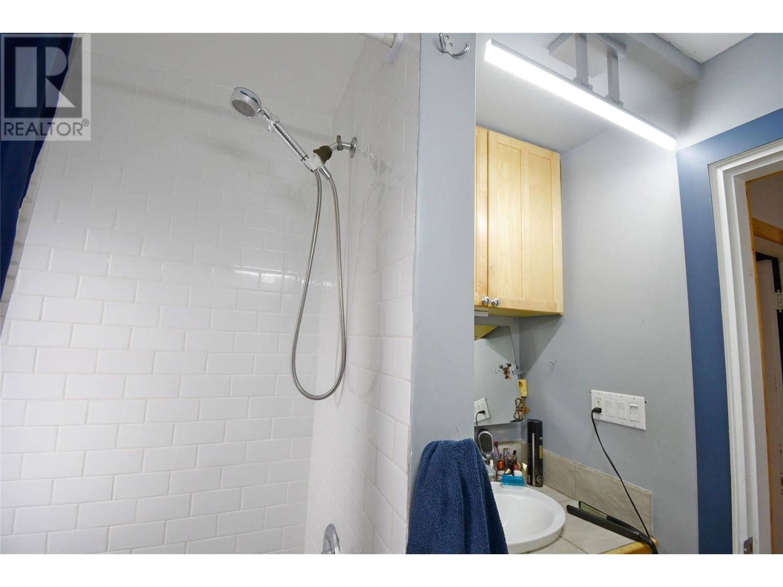 3011 38 STREET Image 25