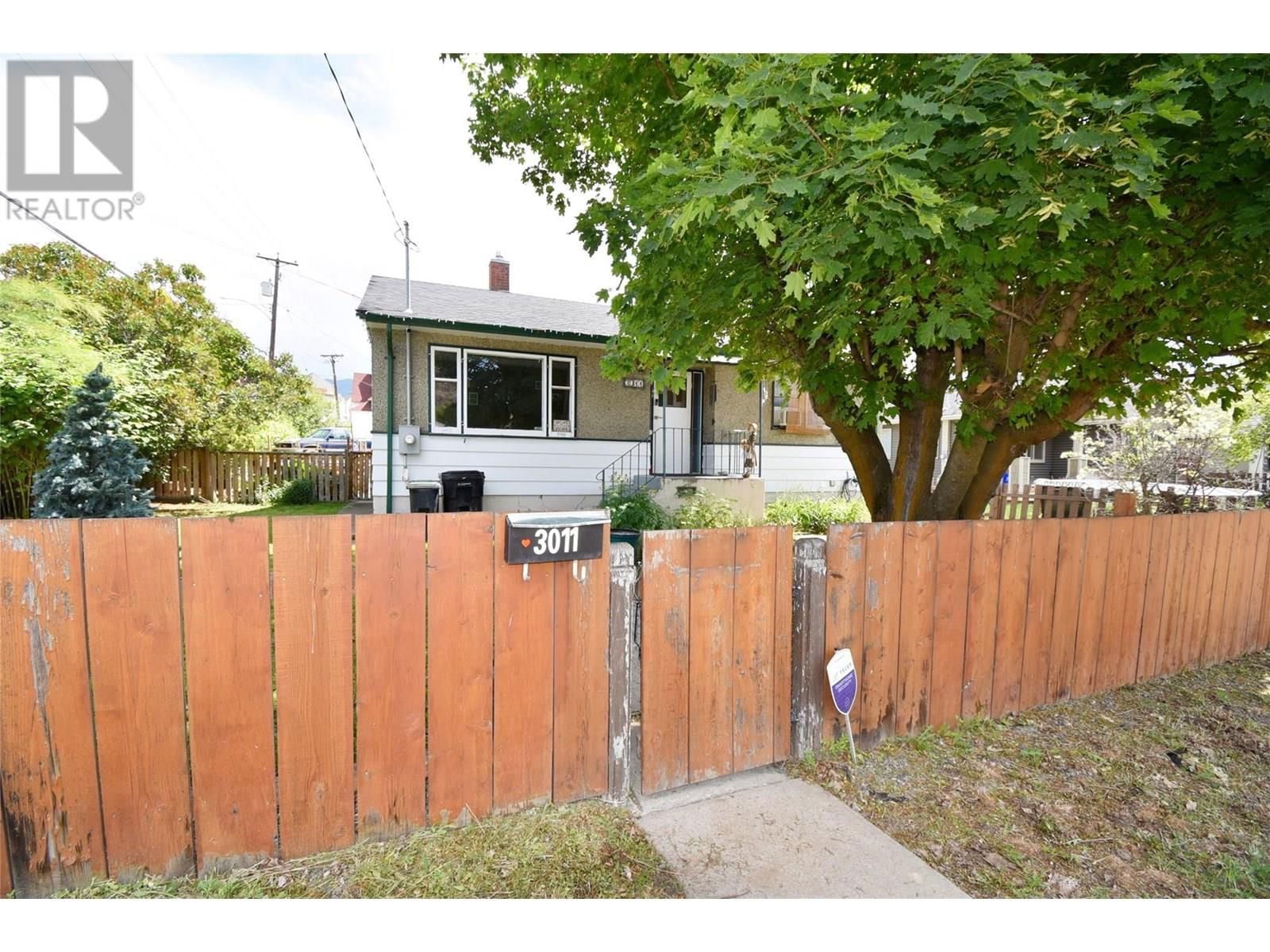 3011 38 STREET Image 3
