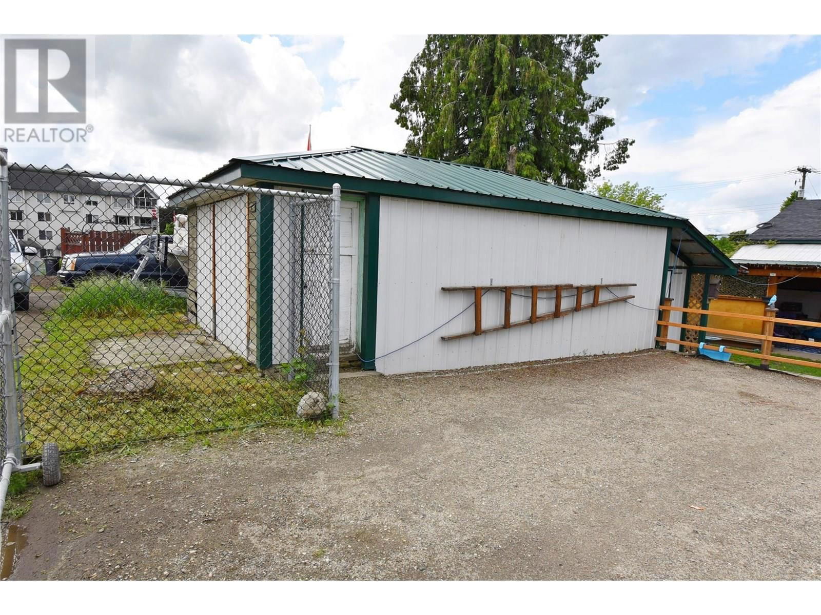 3011 38 STREET Image 64