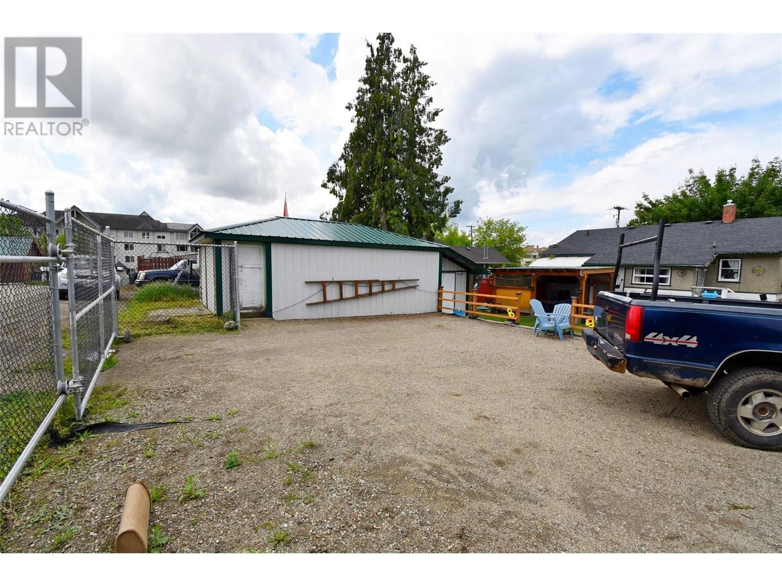 3011 38 STREET Image 65