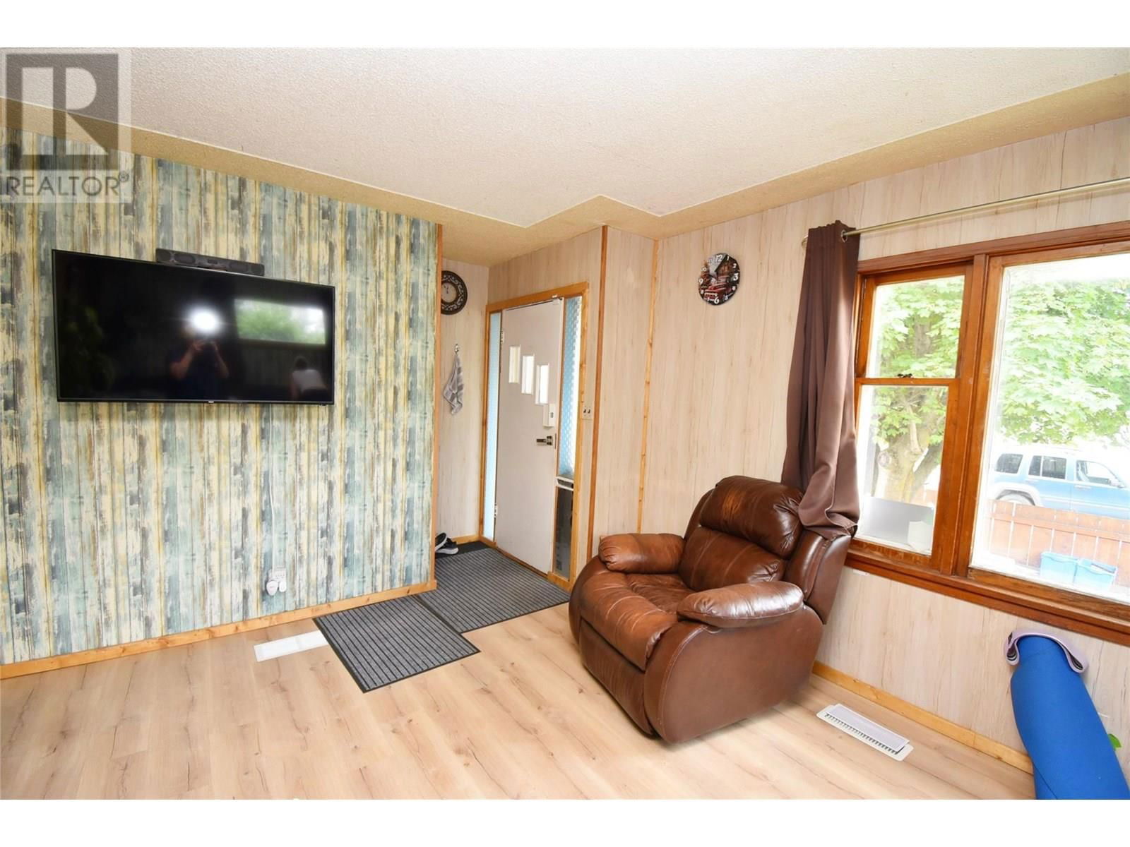 3011 38 STREET Image 8