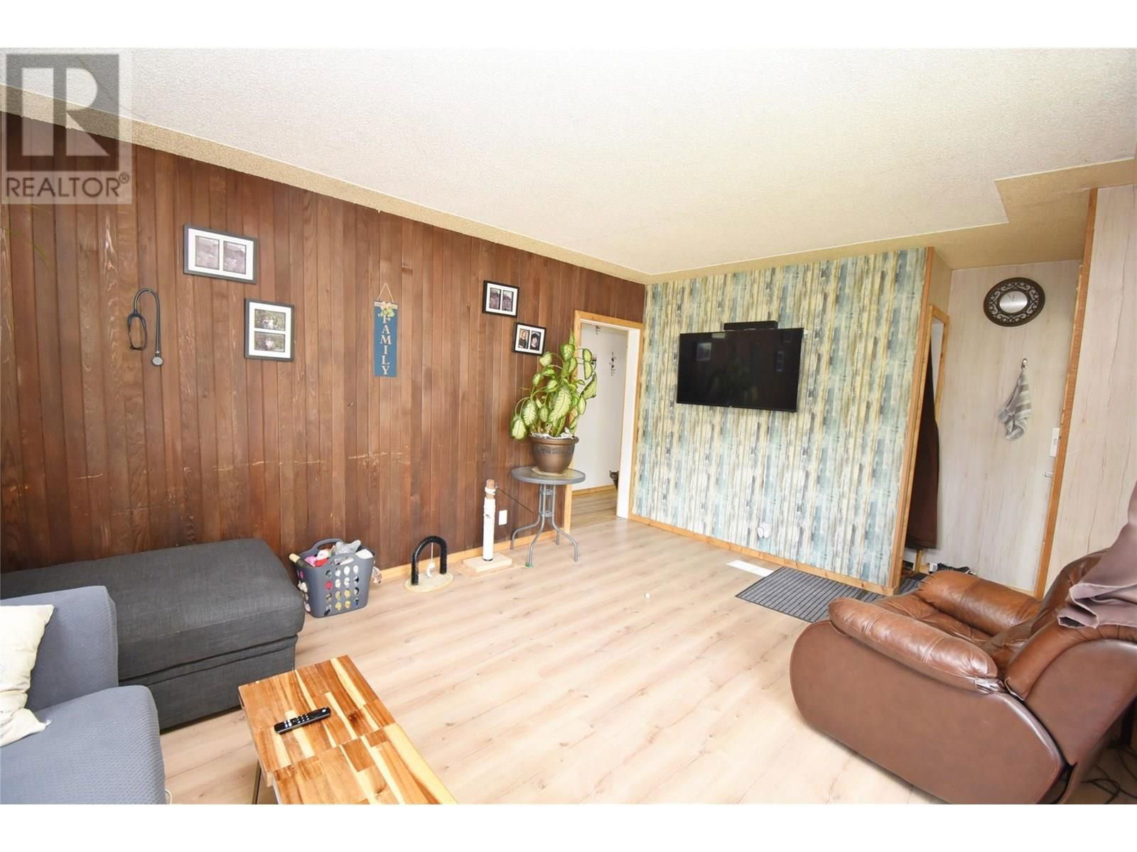 3011 38 STREET Image 9
