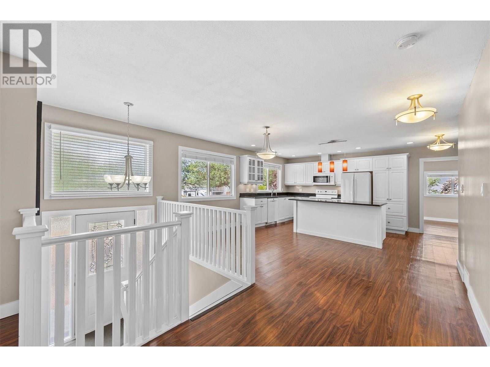 645 MARK ROAD Image 9