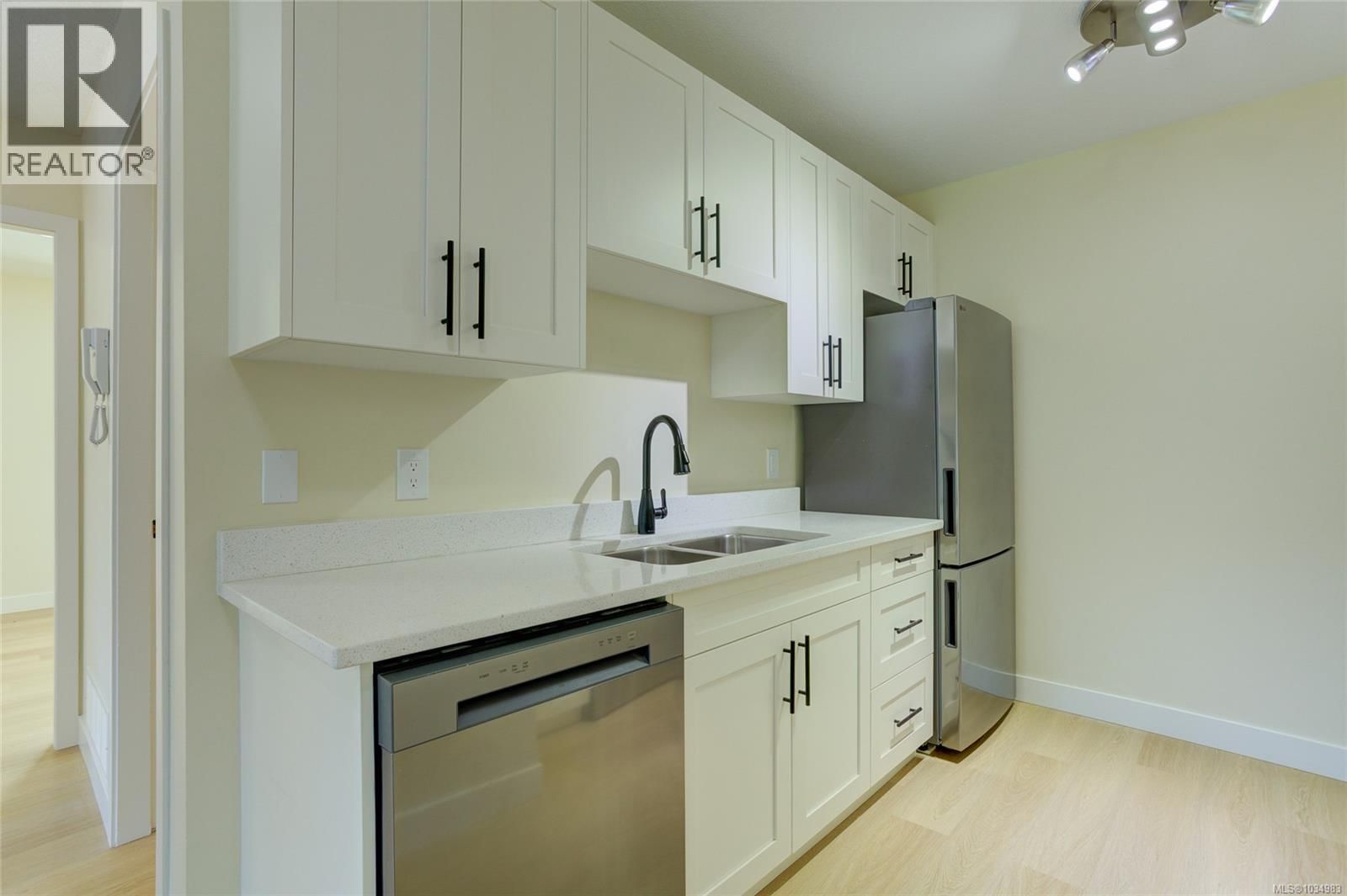 103 40 Stanley Road property photo