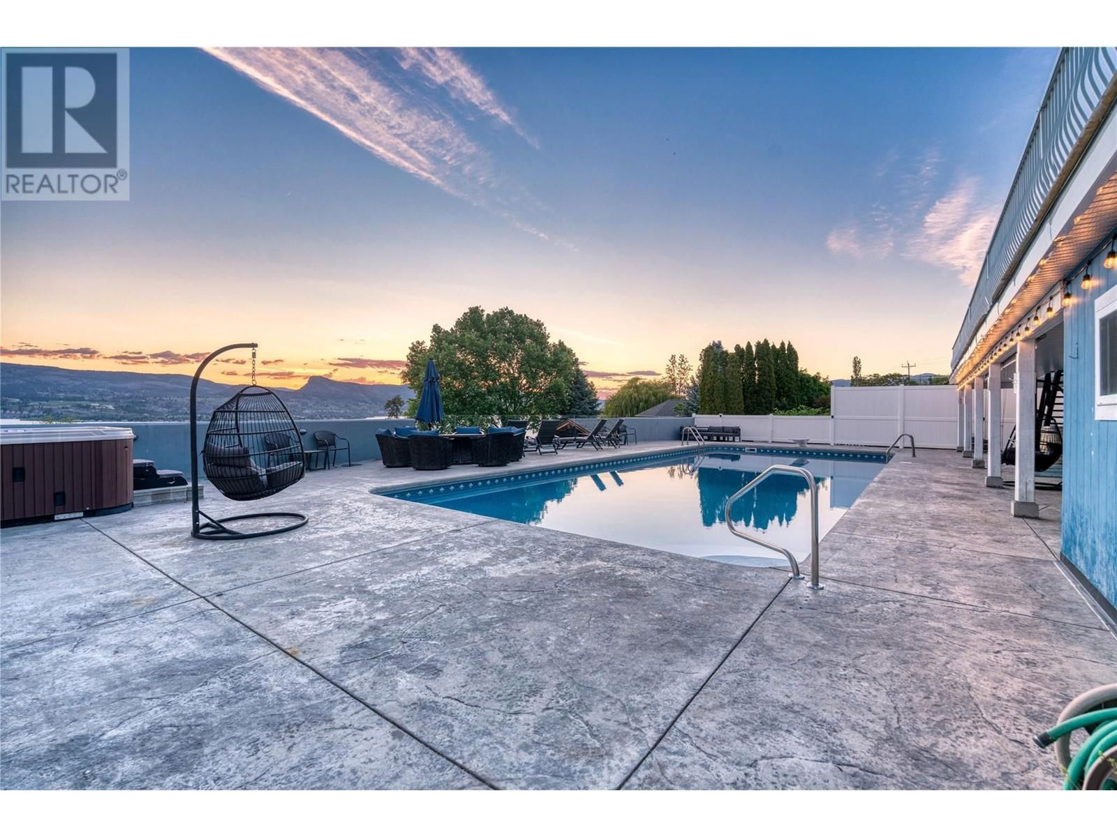 2205 NARAMATA ROAD Image 1