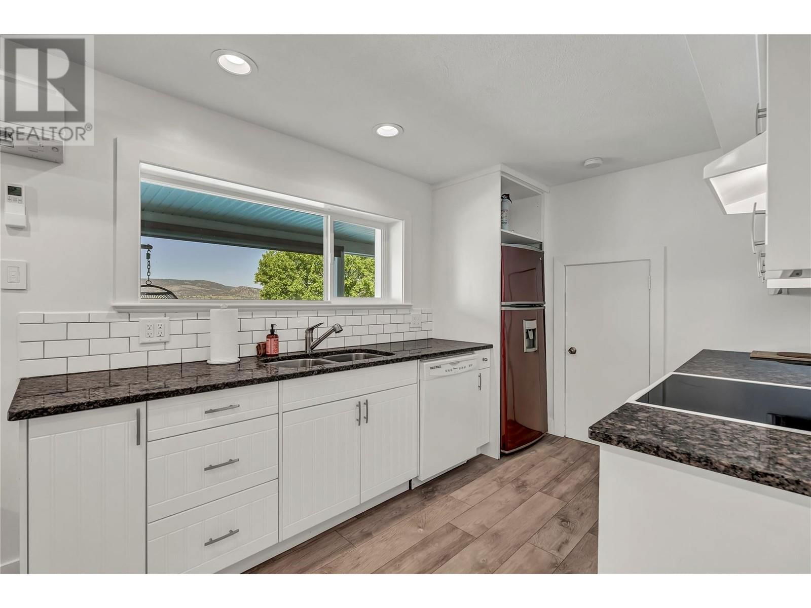 2205 NARAMATA ROAD Image 34