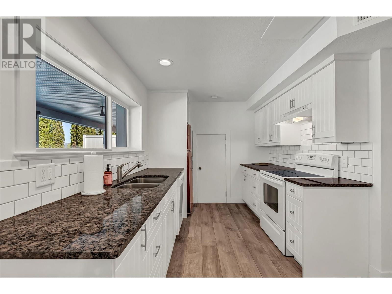 2205 NARAMATA ROAD Image 35