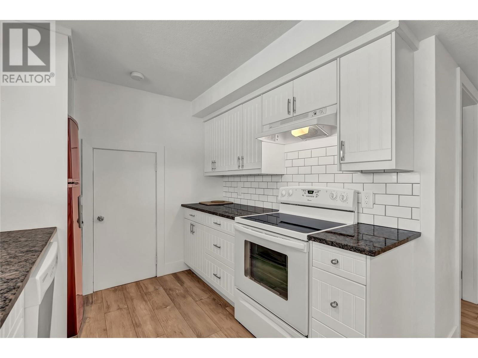 2205 NARAMATA ROAD Image 36