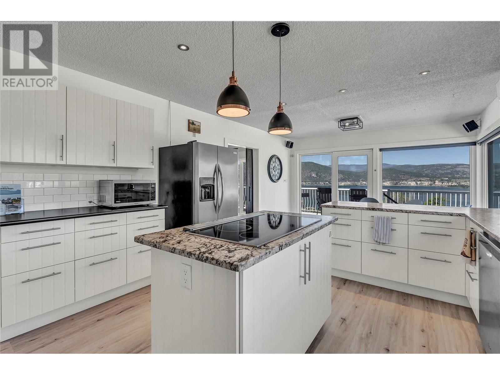 2205 NARAMATA ROAD Image 8