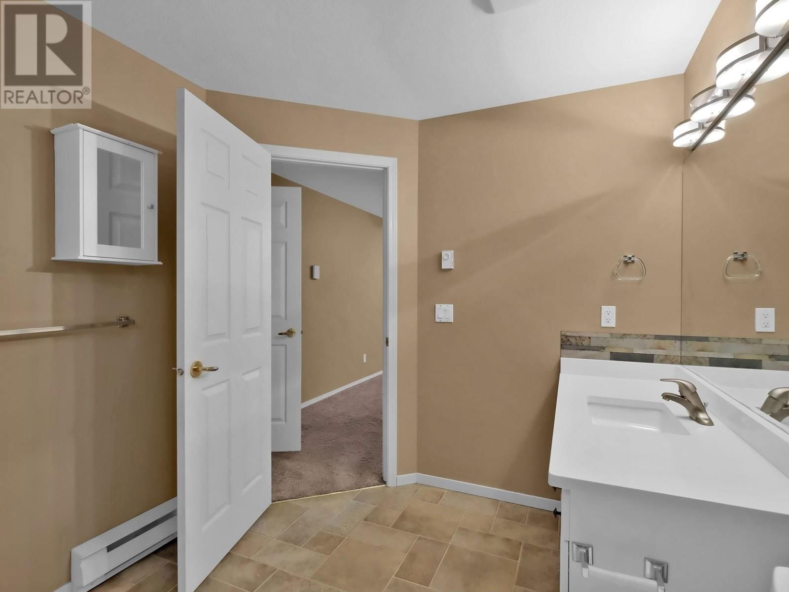 218 - 555 HOUGHTON ROAD Image 18