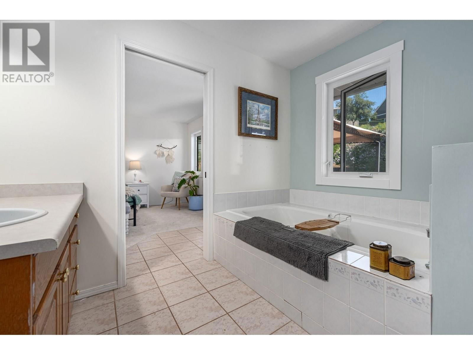 2073 SENTRY PLACE Image 19