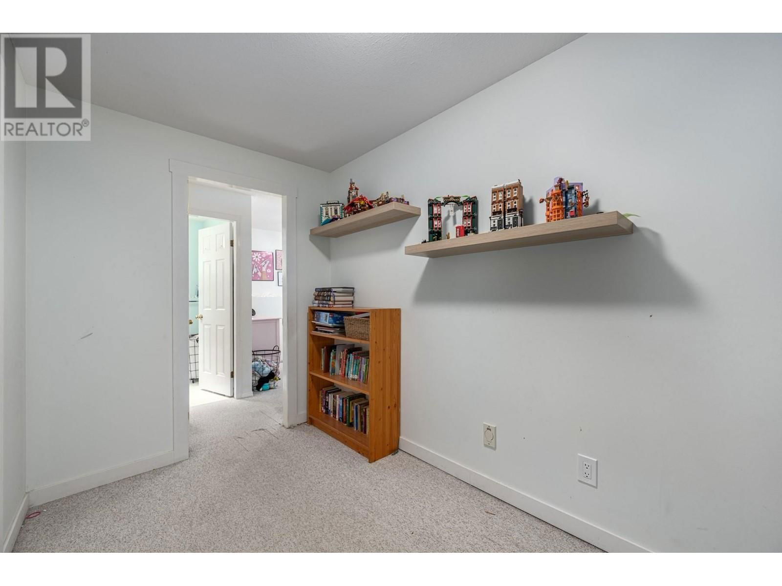 2073 SENTRY PLACE Image 31