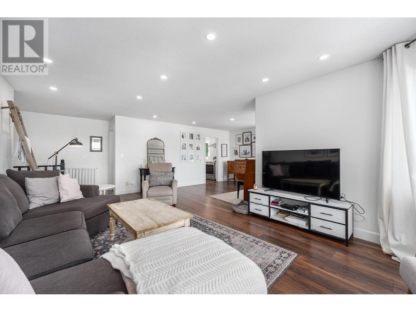 2073 SENTRY PLACE Image 7