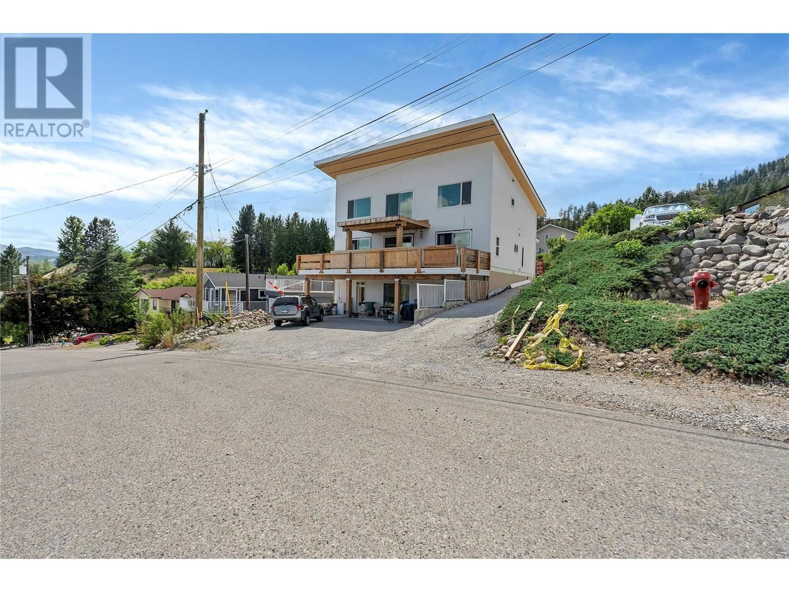 6074 JACKSON CRESCENT Image 1