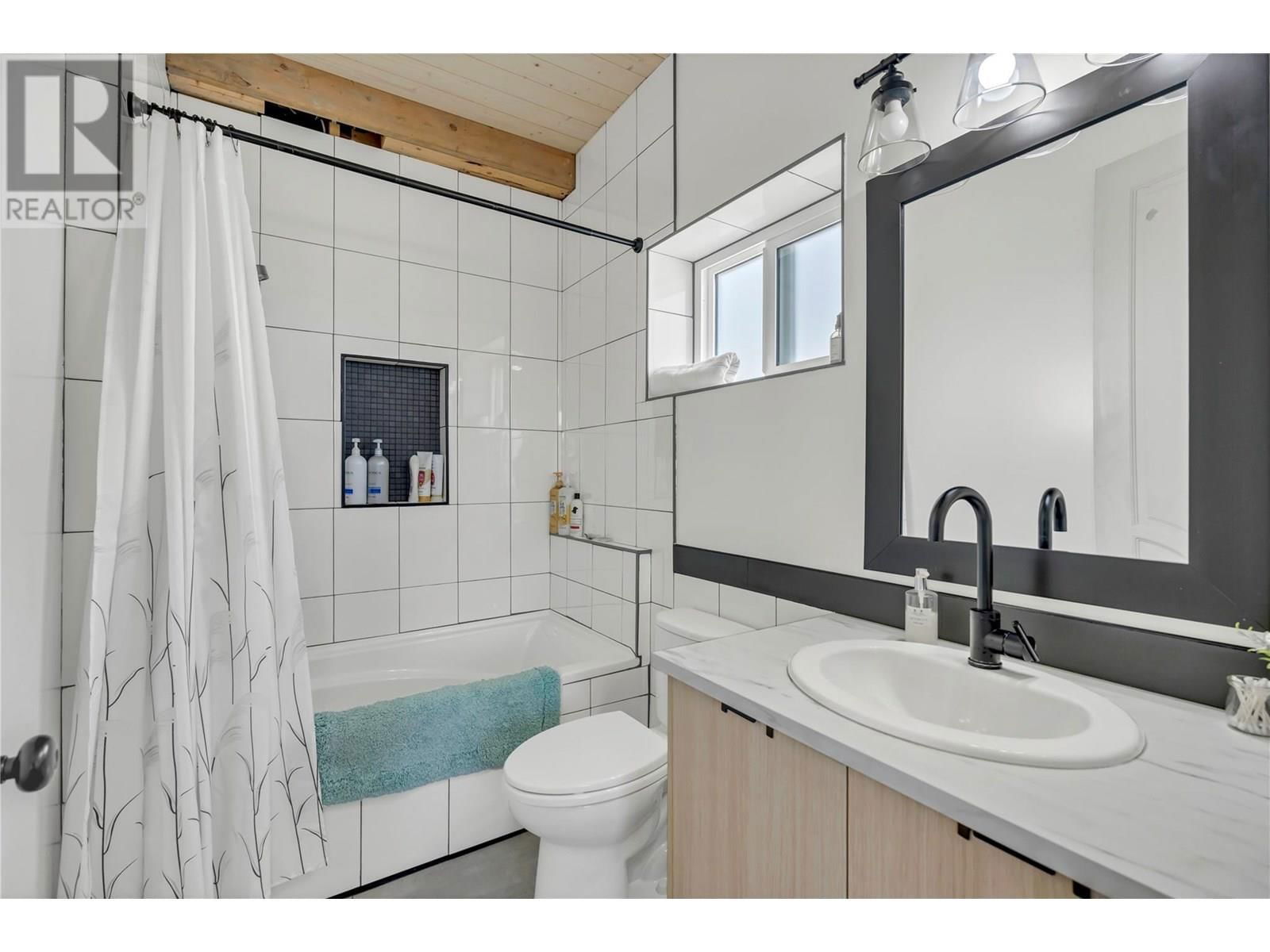 6074 JACKSON CRESCENT Image 14