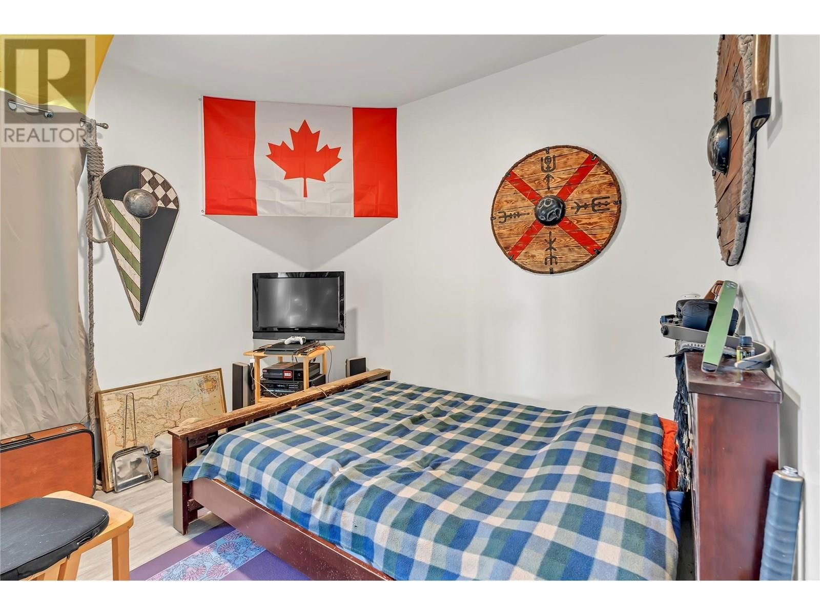 6074 JACKSON CRESCENT Image 23