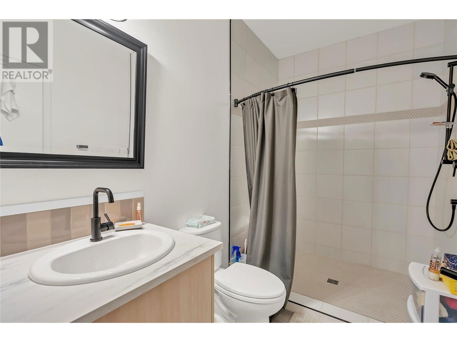 6074 JACKSON CRESCENT Image 24