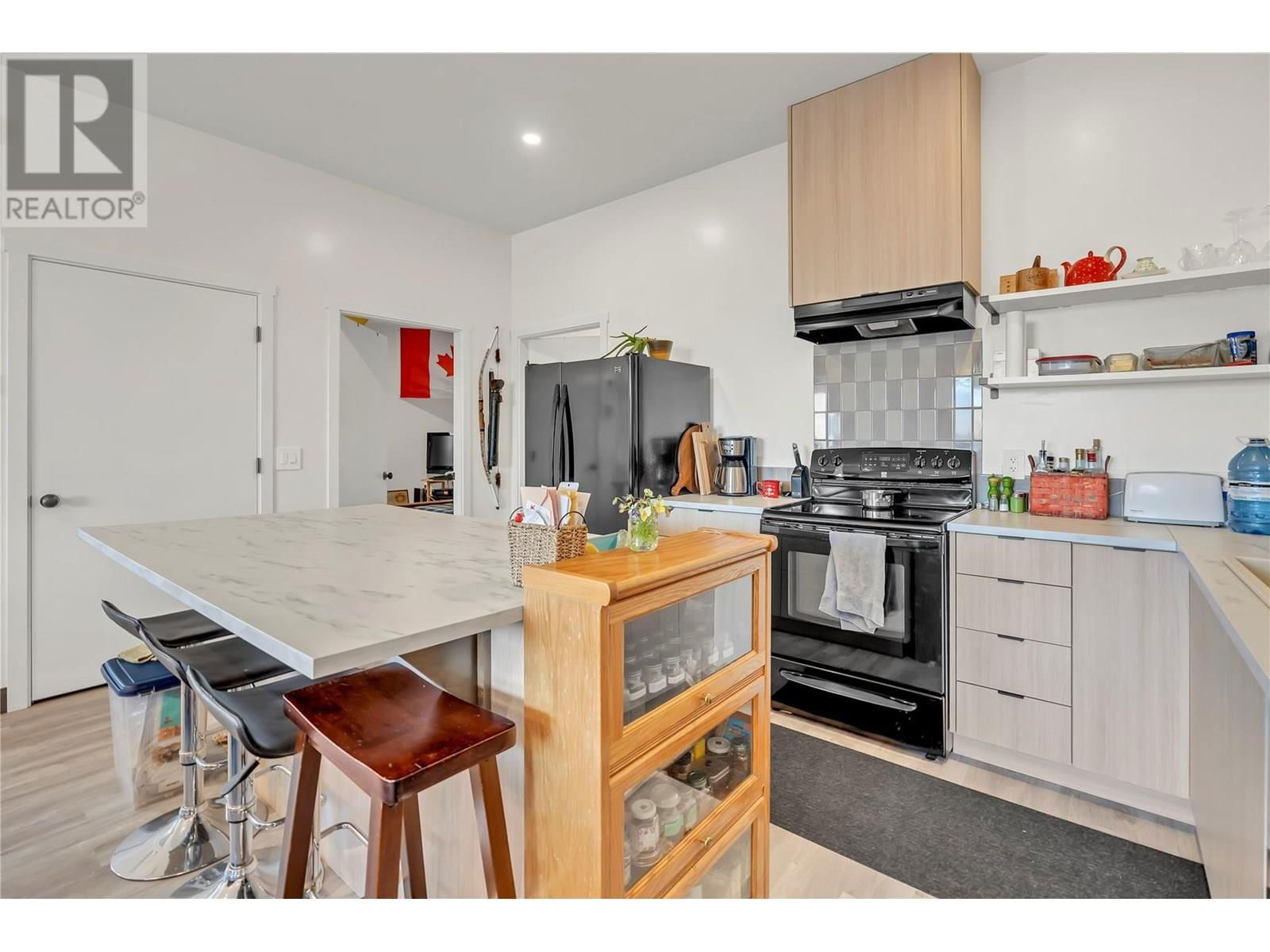6074 JACKSON CRESCENT Image 26