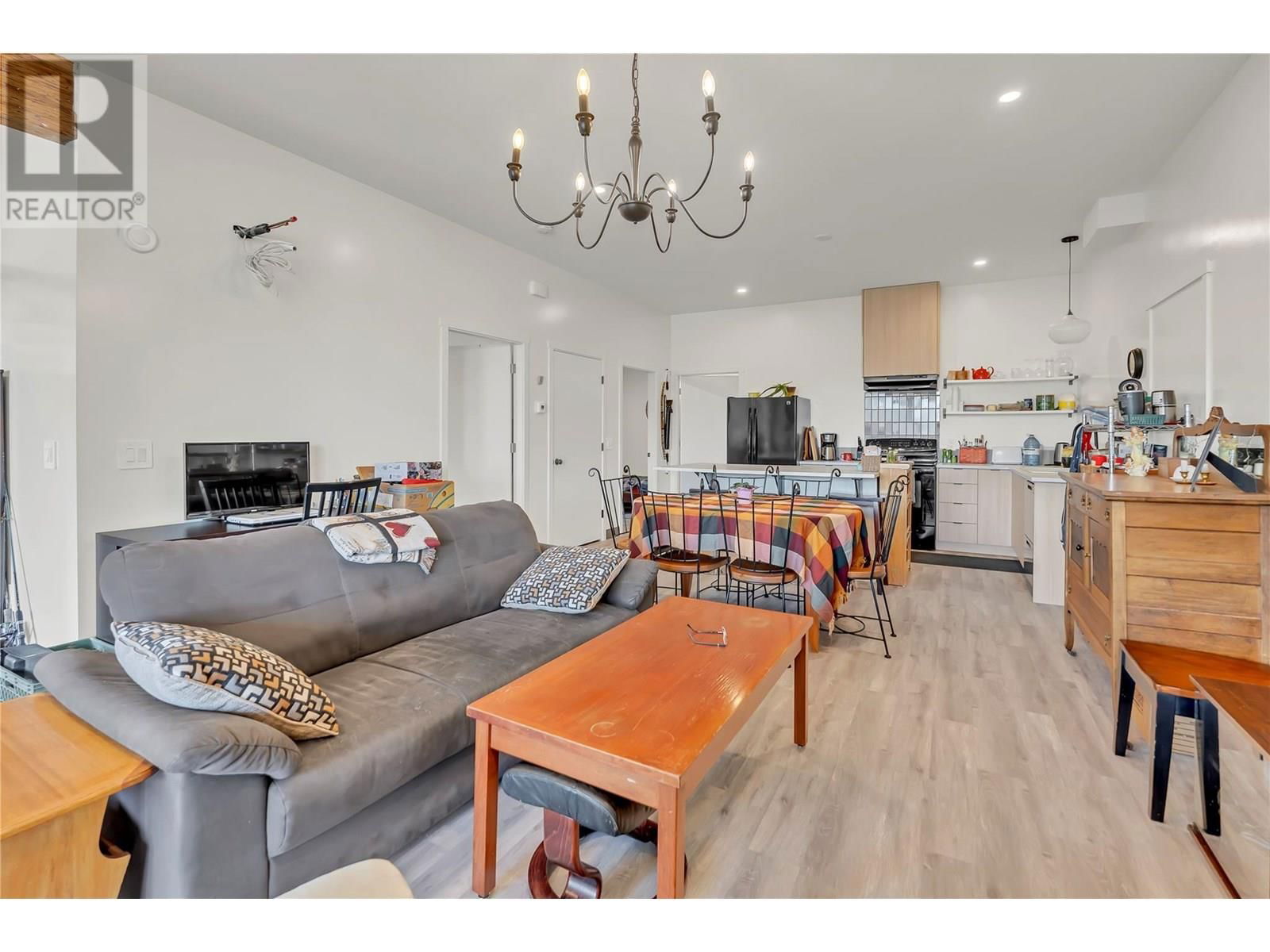 6074 JACKSON CRESCENT Image 27