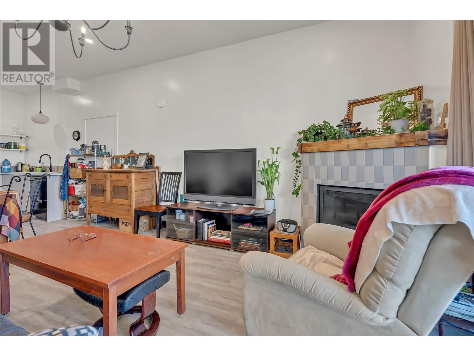 6074 JACKSON CRESCENT Image 28