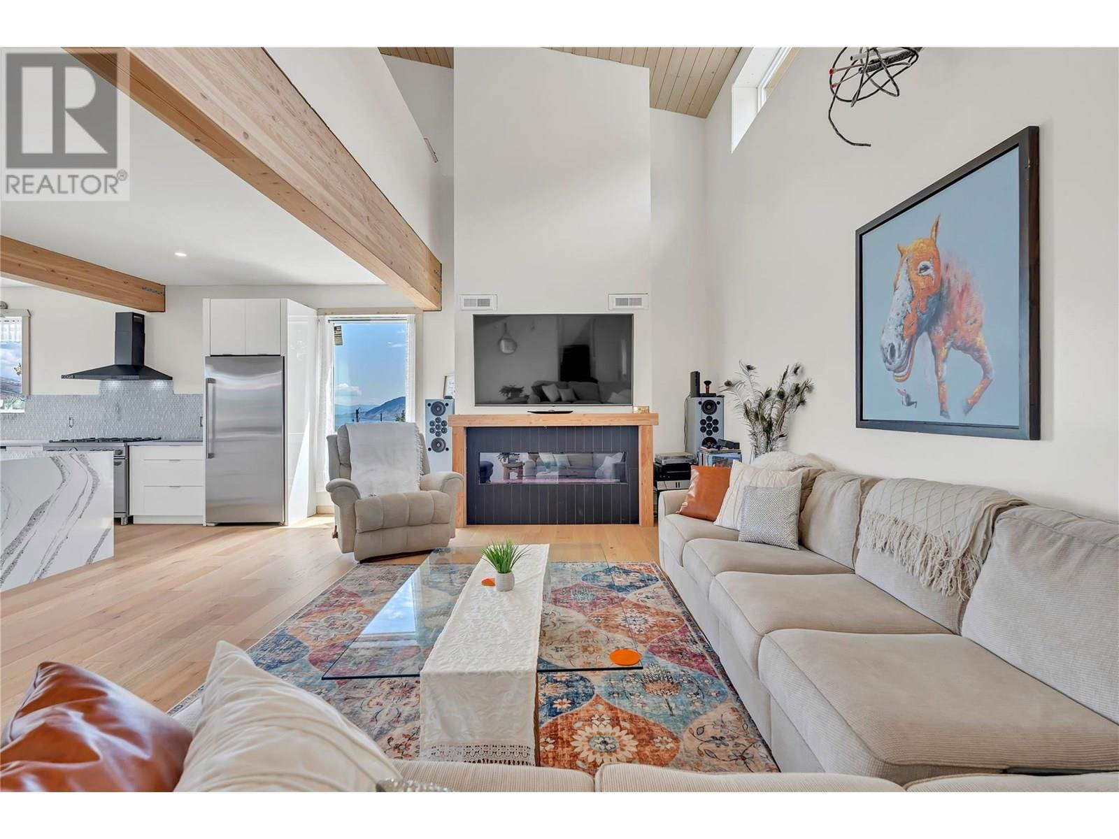 6074 JACKSON CRESCENT Image 3